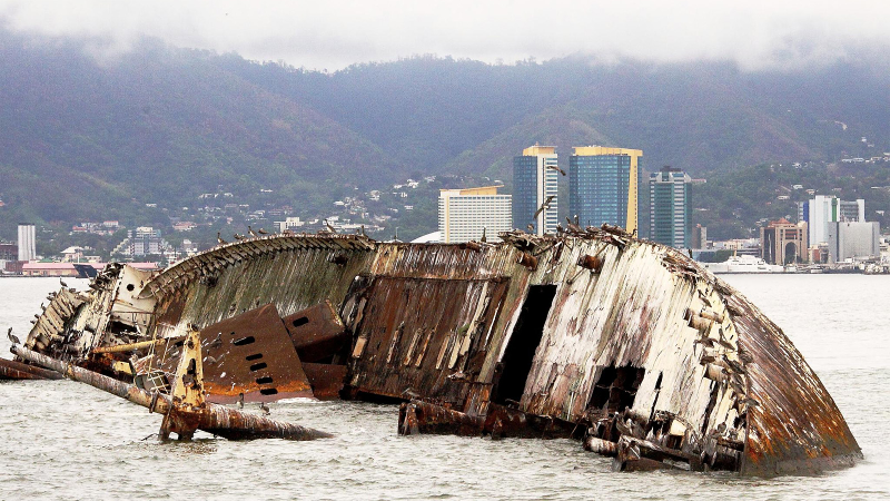 Illustration for article titled 30 Beautifully Haunting Shipwrecks From Around the World